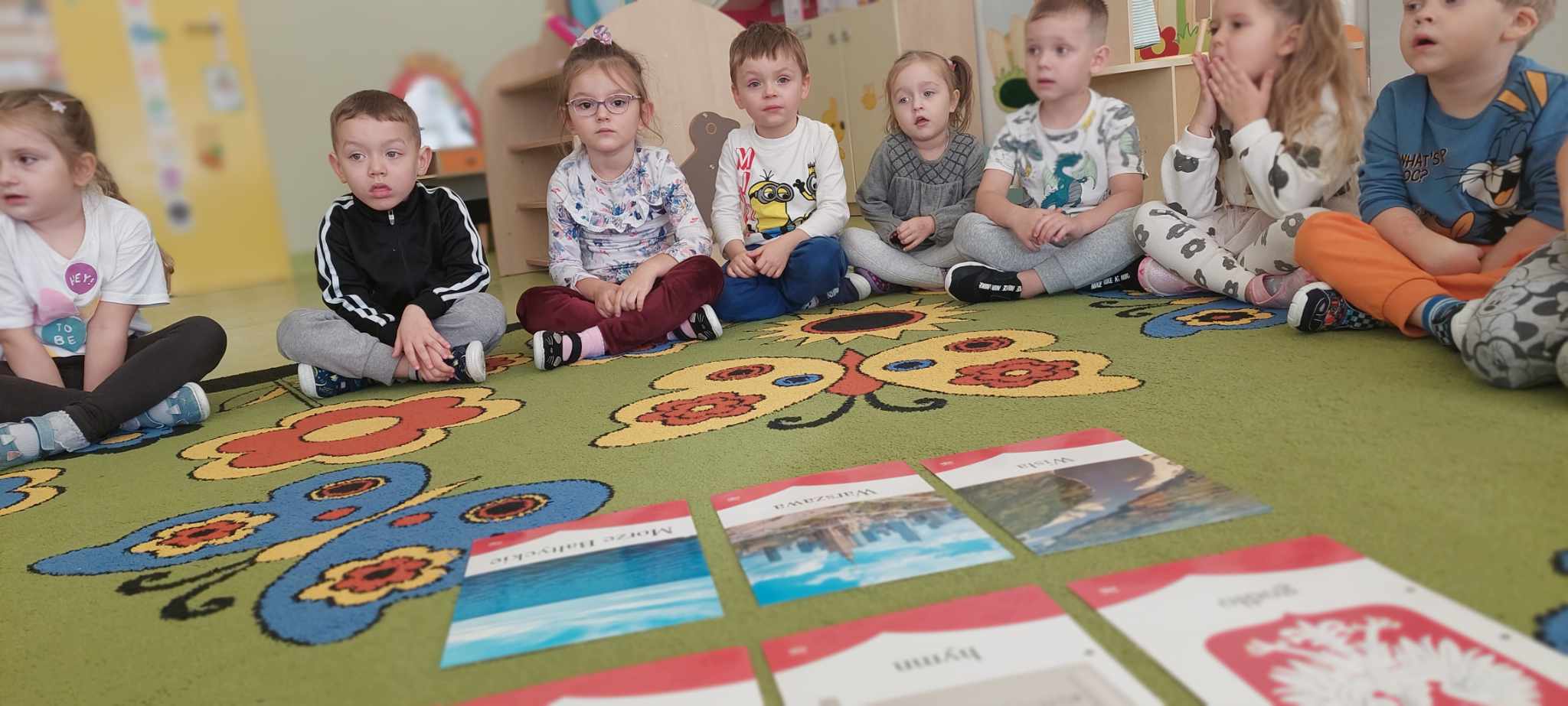 Delfinki poznają Polskę