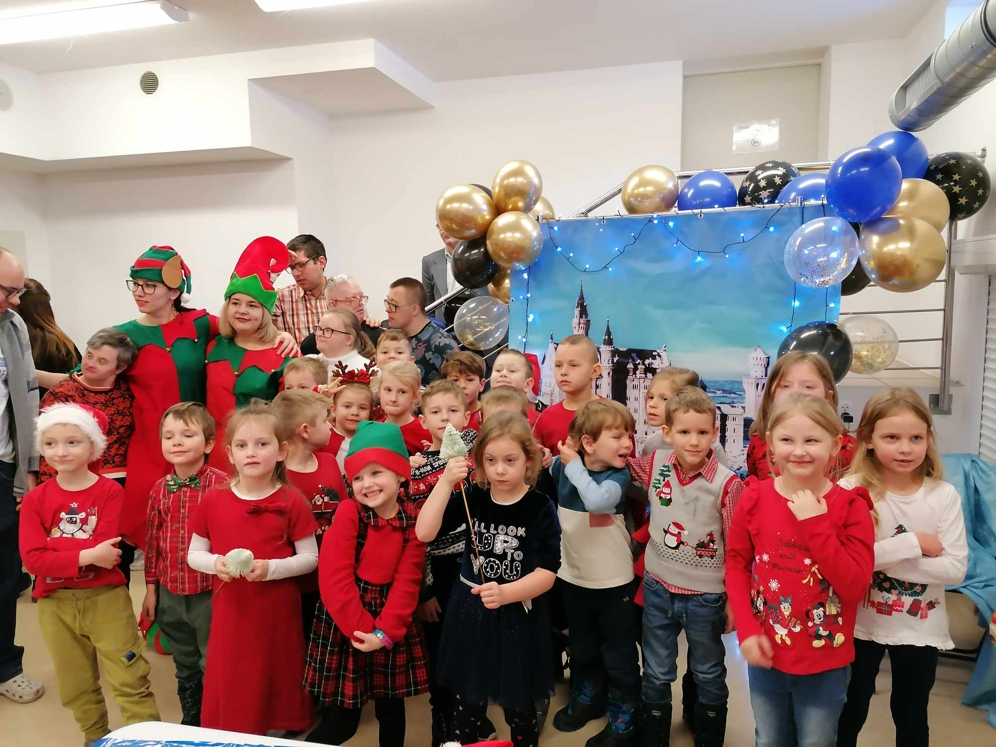 Neonki przygotowują się do Świąt Bożego Narodzenia