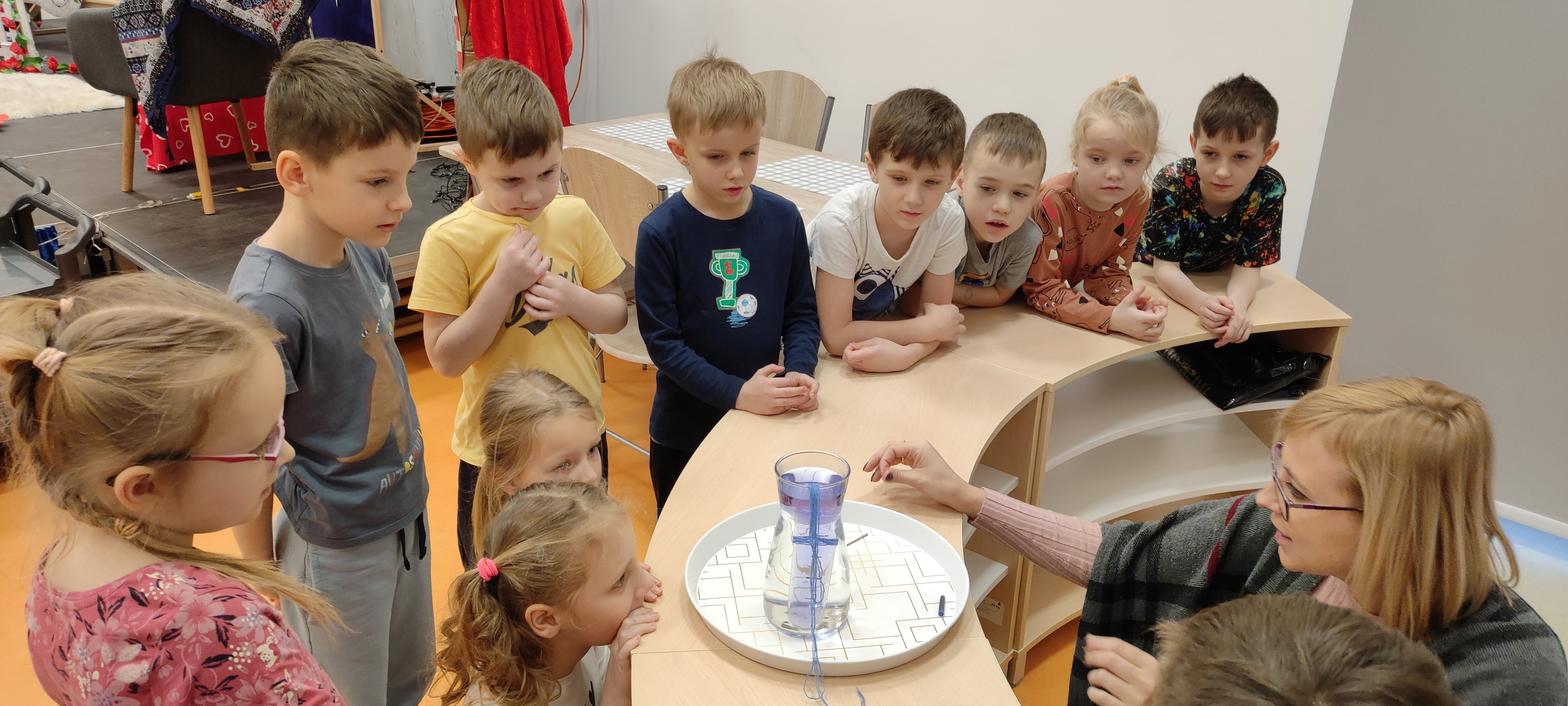Prehistoryczny świat dinozaurów u Neonków