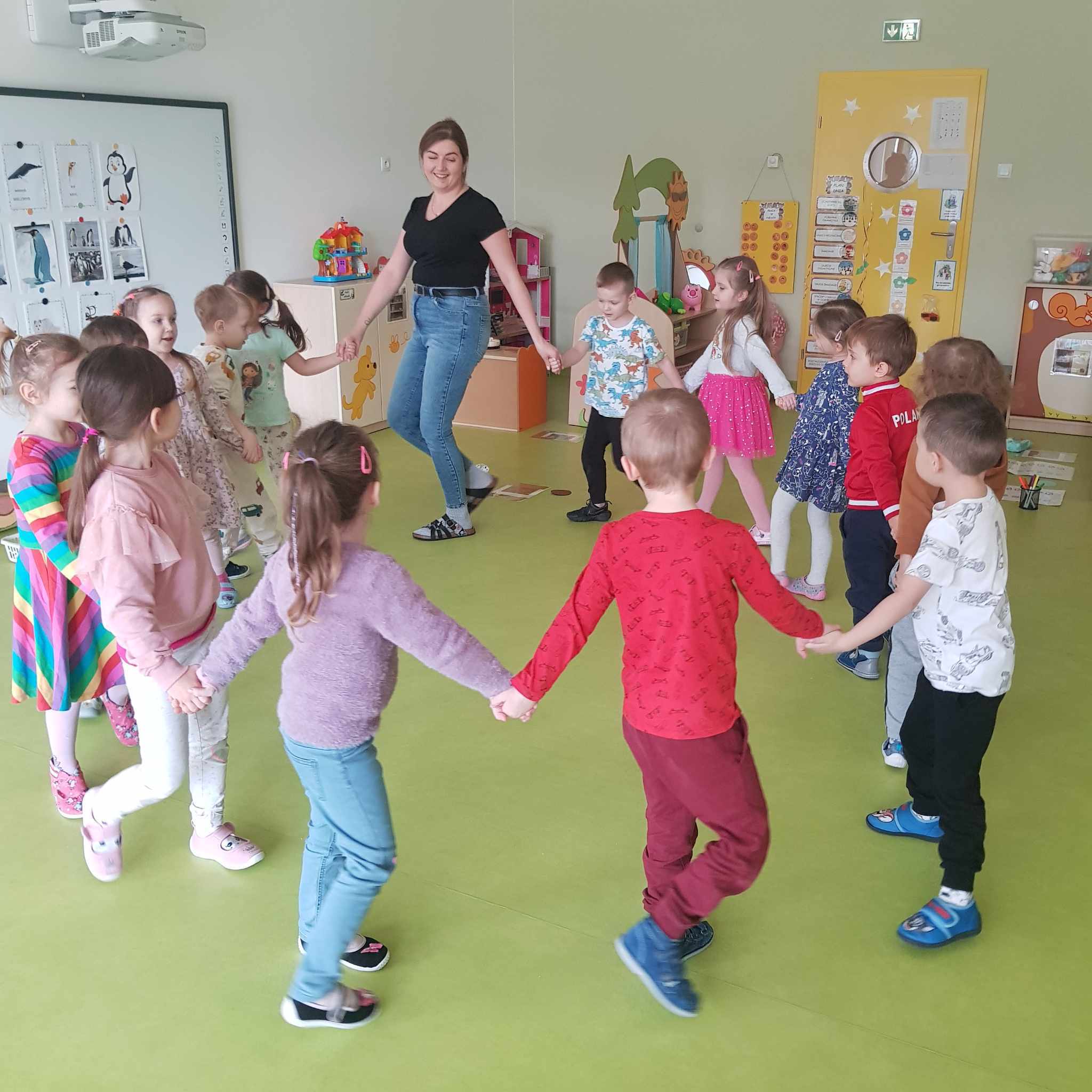 DELFINKI POZNAJĄ ZIMOWE KRAINY